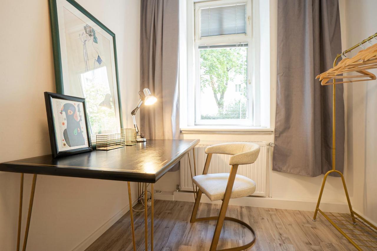 2-Room Apartment On The First Floor With Designer Renovation. Exit To The Courtyard. 15 Minutes To Schloss Schoenbrunn Wien Eksteriør billede