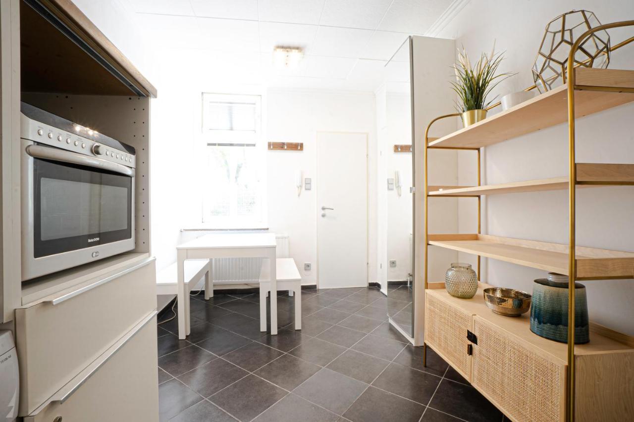 2-Room Apartment On The First Floor With Designer Renovation. Exit To The Courtyard. 15 Minutes To Schloss Schoenbrunn Wien Eksteriør billede