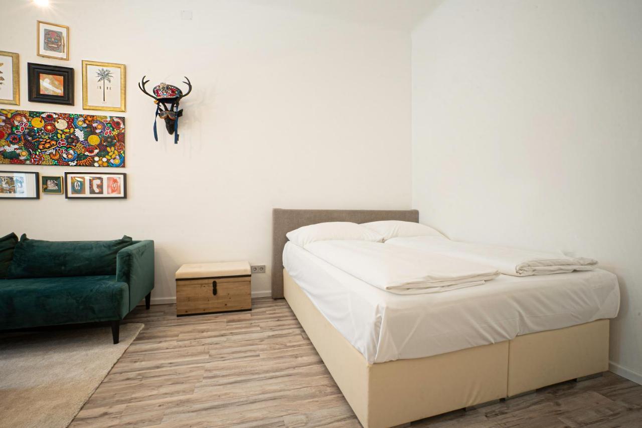 2-Room Apartment On The First Floor With Designer Renovation. Exit To The Courtyard. 15 Minutes To Schloss Schoenbrunn Wien Eksteriør billede