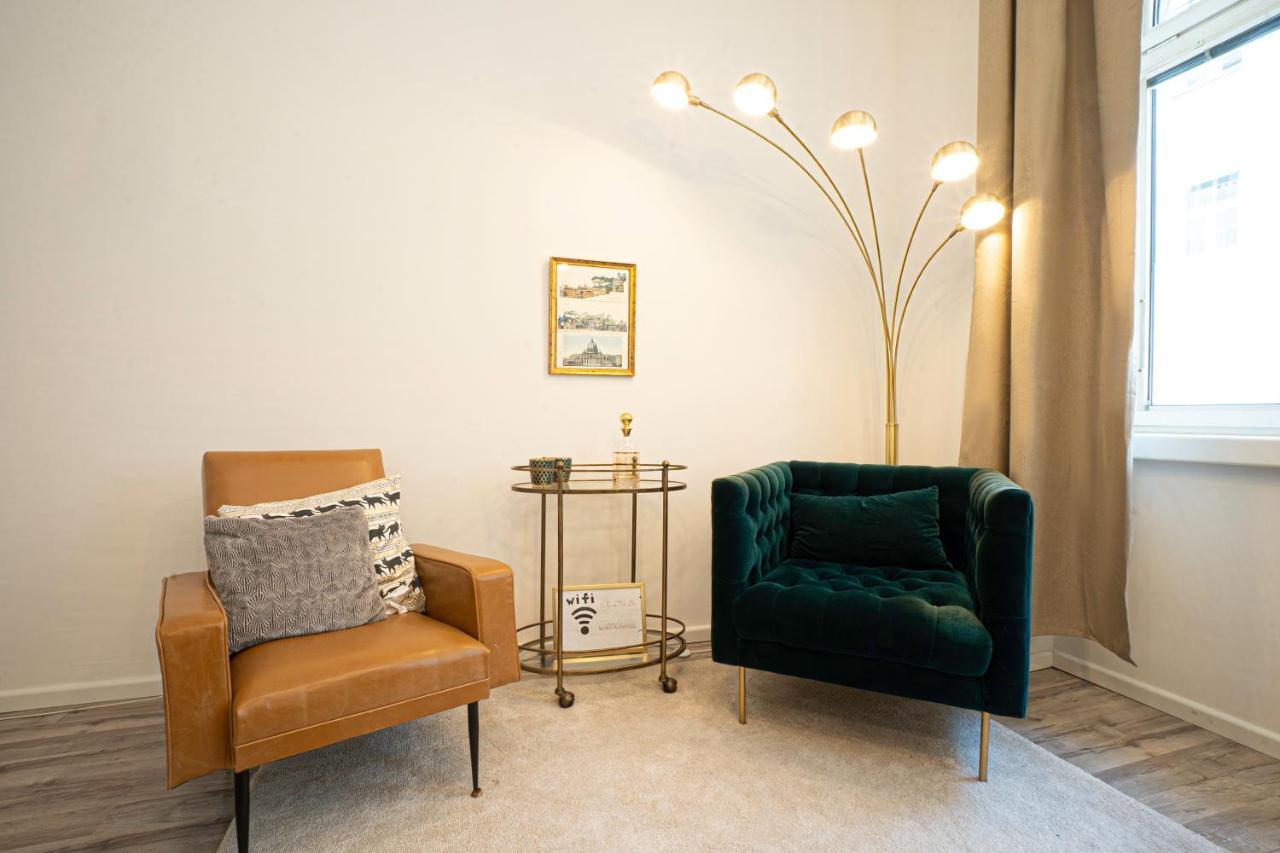 2-Room Apartment On The First Floor With Designer Renovation. Exit To The Courtyard. 15 Minutes To Schloss Schoenbrunn Wien Eksteriør billede