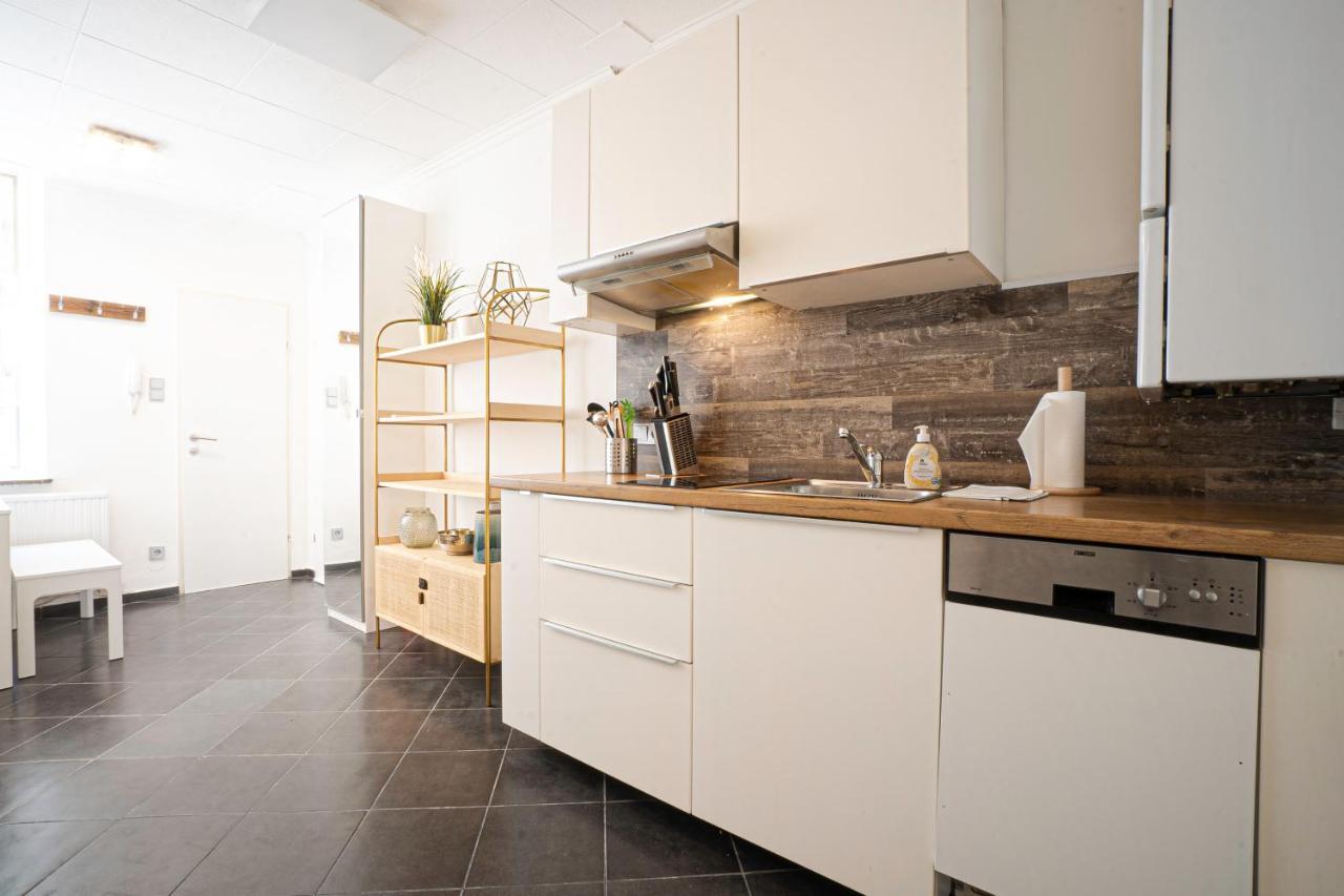 2-Room Apartment On The First Floor With Designer Renovation. Exit To The Courtyard. 15 Minutes To Schloss Schoenbrunn Wien Eksteriør billede
