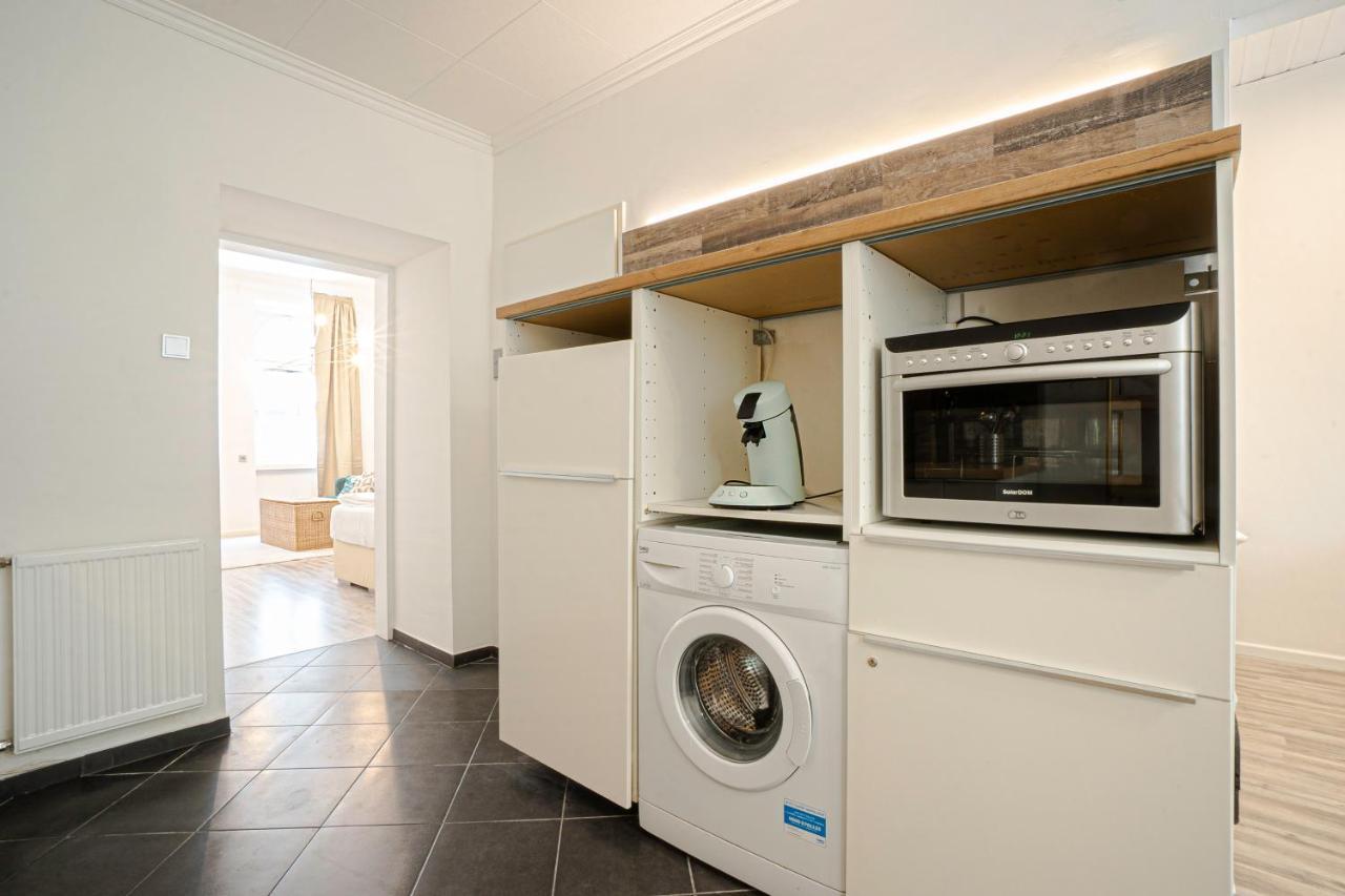 2-Room Apartment On The First Floor With Designer Renovation. Exit To The Courtyard. 15 Minutes To Schloss Schoenbrunn Wien Eksteriør billede